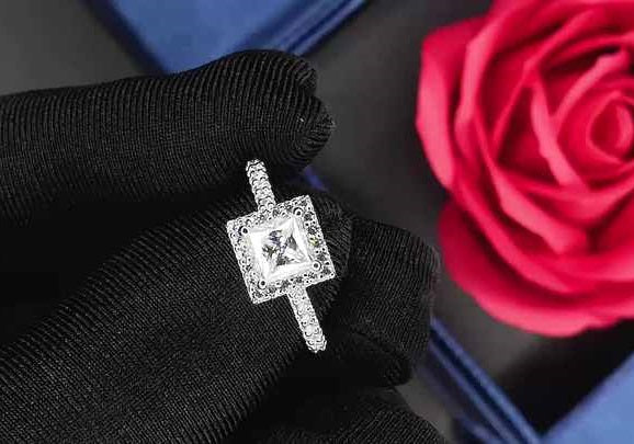 14К цагаан алтан Принцесс зүсэлттэй Моиссанит алмаз бөгж