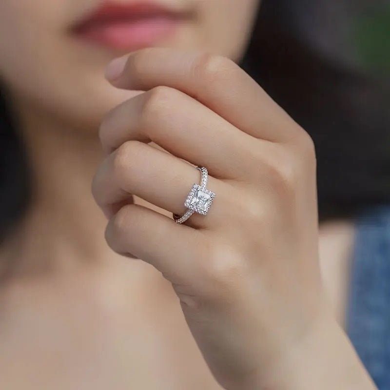 14К цагаан алтан Принцесс зүсэлттэй Моиссанит алмаз бөгж