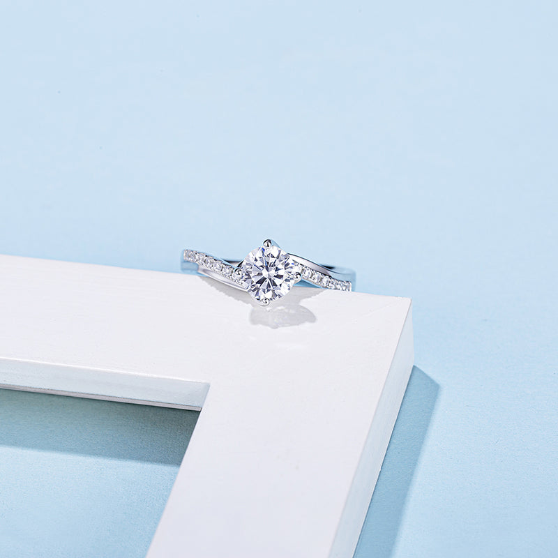Дэгжин эрчилсэн гялалзсан моиссанит алмаз бөгж
