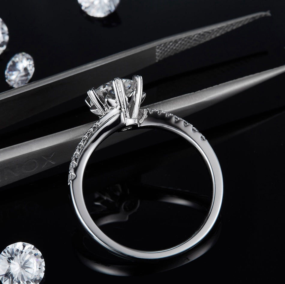 Twisted  загвартай 6.5mm Моиссанит чулуутай хуримын бөгж