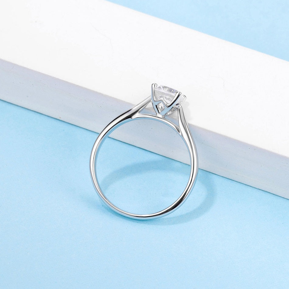 0.5ct моиссанит алмаз сүйн бөгж  18K алтаар бүрсэн