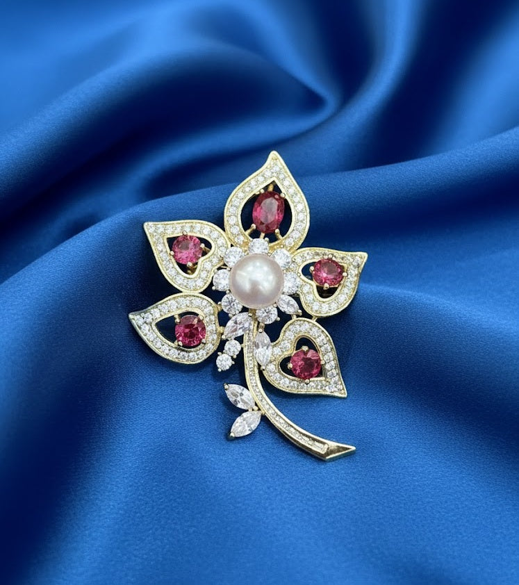 бадмаараг сувдан цэцгийн энгэрийн зүүлт