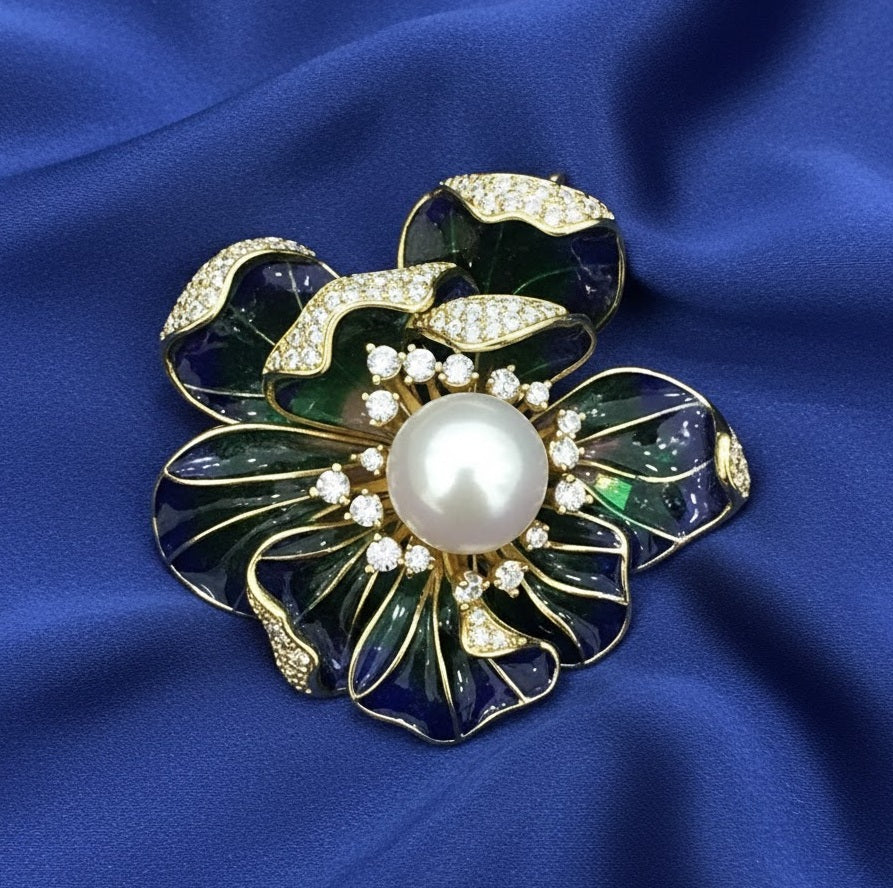 Цэвэр сувд ногоон паалан энгэрийн зүүлт