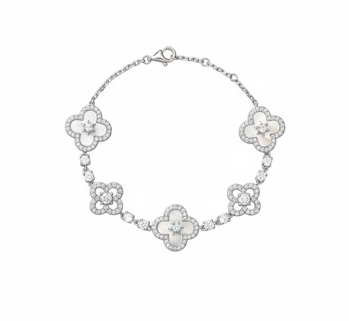 Цагаан байгалийн дунтай мөнгөн бугуйвч