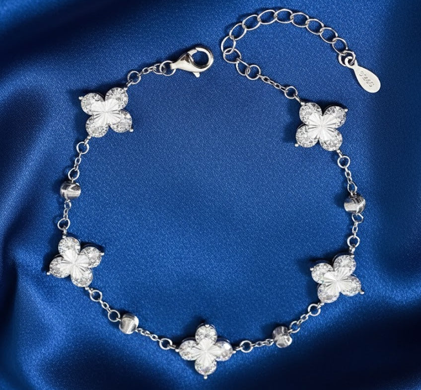 Шигтгээтэй сийлбэртэй мөнгөн бугуйвч