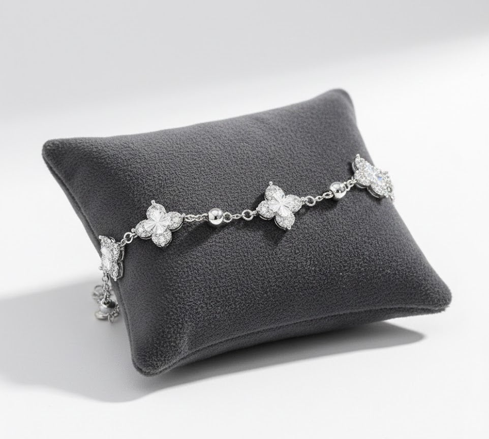 Шигтгээтэй сийлбэртэй мөнгөн бугуйвч