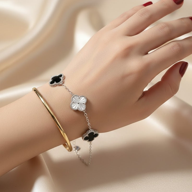 Хар Мана урласан мөнгөн бугуйвч