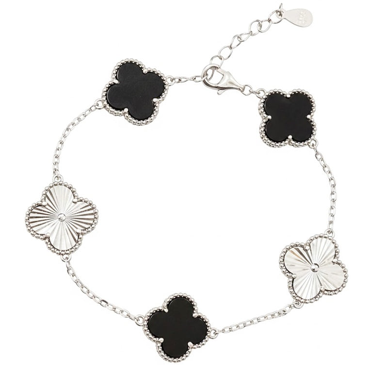 Хар Мана урласан мөнгөн бугуйвч