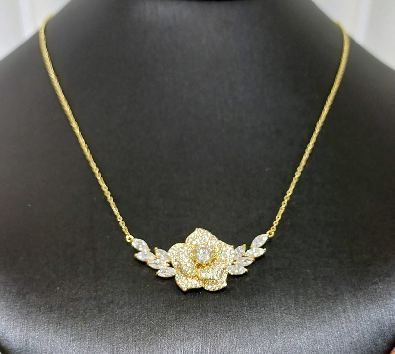 Сарнай Шар алтаар бүрсэн 0.5 мм моиссанит зүүлт