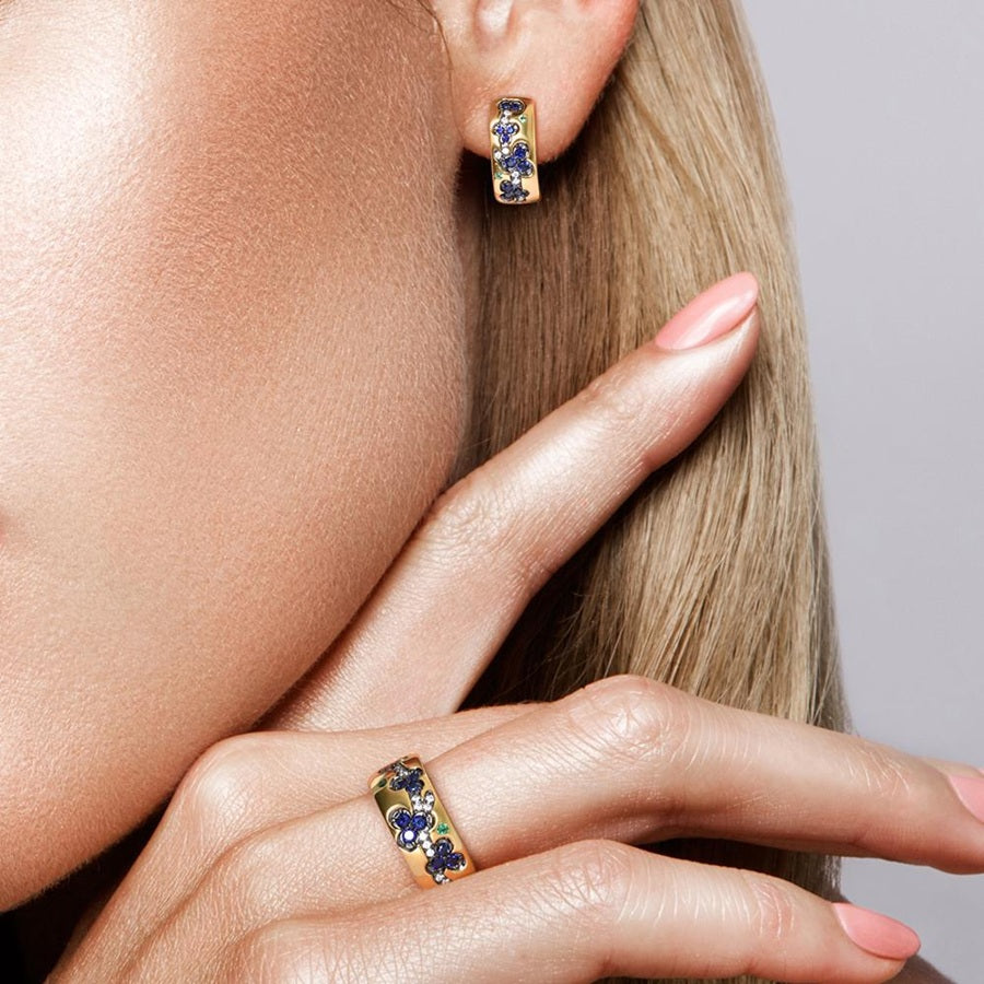 Хар хөх шигтгээтэй цэцэгтэй үнэт эдлэлийн хослол