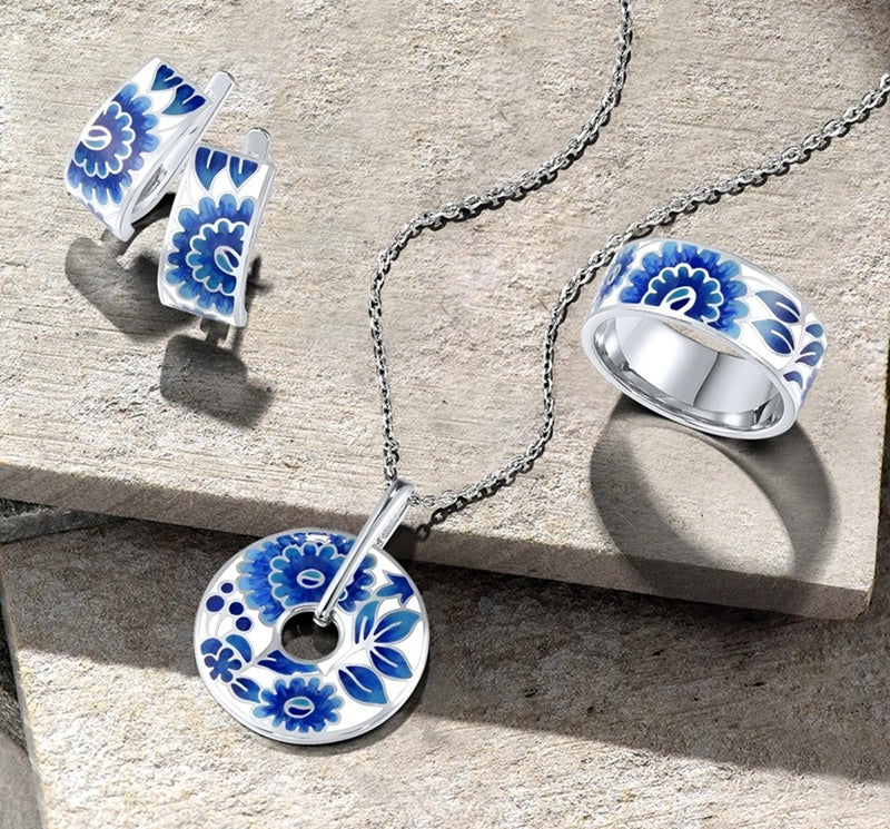 Цэнхэр цэцэгтэй паалантай хослол