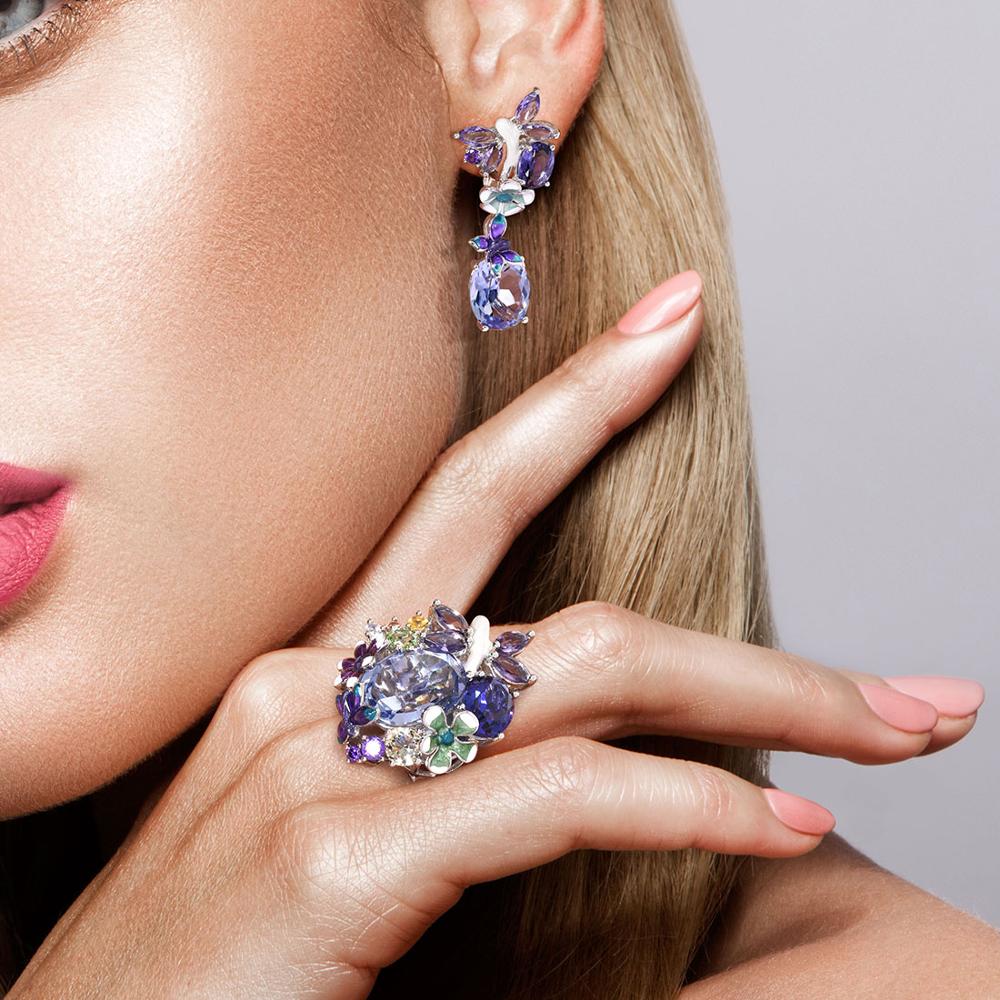 Том ягаан болор цэцэгтэй хослол