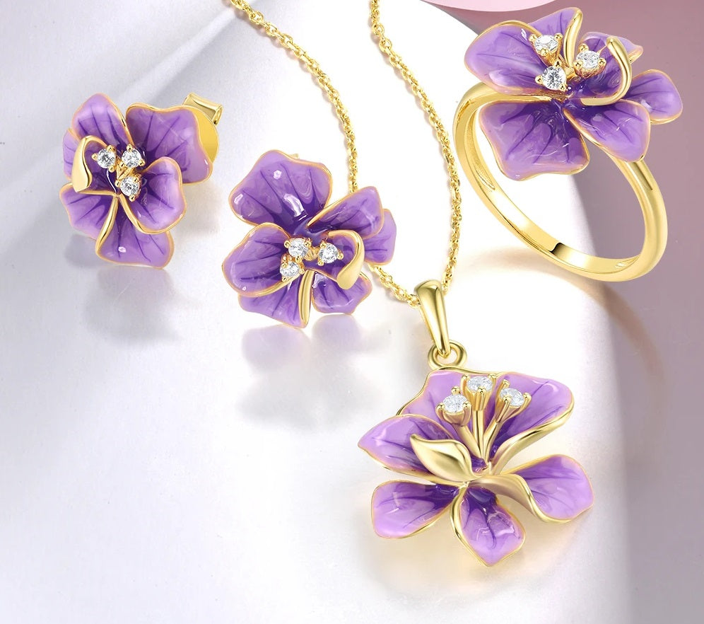 Нил ягаан өнгийн цэцэгтэй мөнгөн хослол