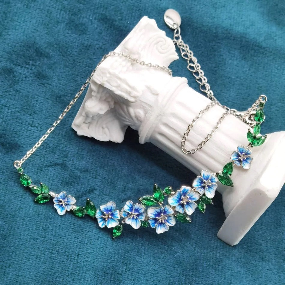 Цэцэгтэй цэнхэр ногоон өнгийн зүүлт